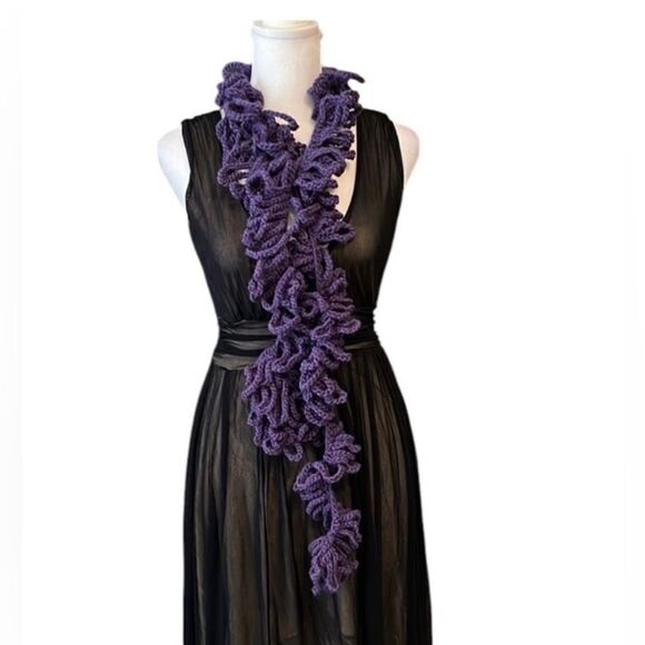 Brand new hand crocheted beautiful purple Boa scarf - Picture 1 of 7